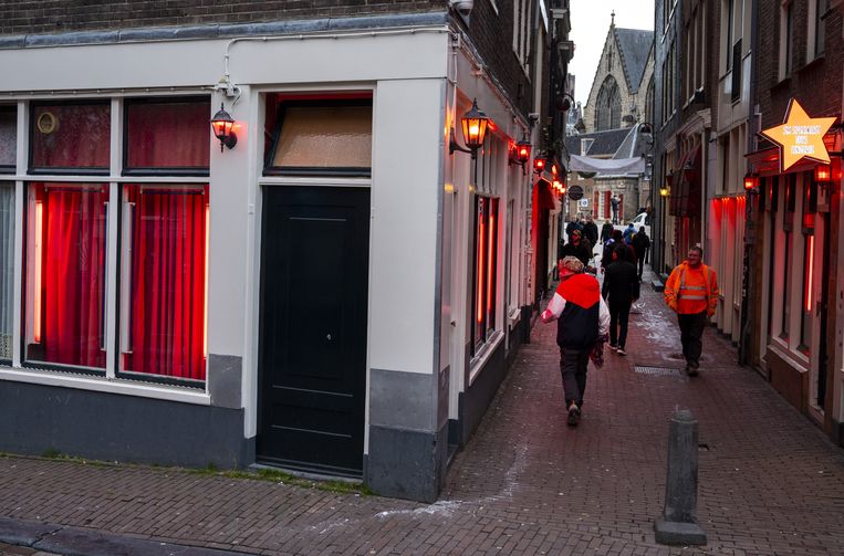 Sekswerkers op de Wallen woedend over vervroegde sluitingstijd: ‘Onveilige situatie’