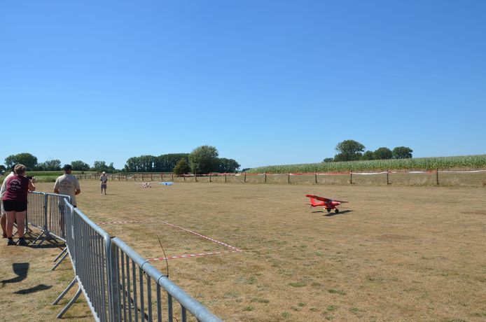 De fly-in van de 20-jarige modelluchtvaartclub 'The Little Wings’ uit Heldergem (Haaltert).