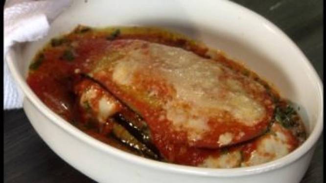 Aubergine met Parmezaan, mozzarella en tomatensaus in de oven