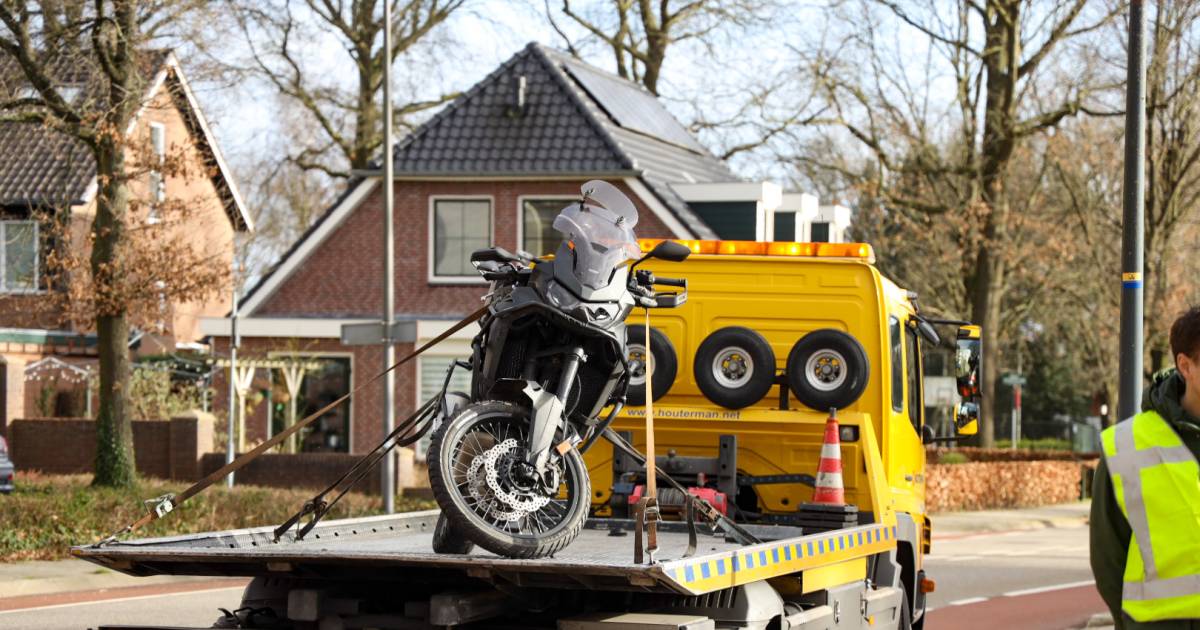 Motorrijder gewond bij aanrijding in De Steeg.