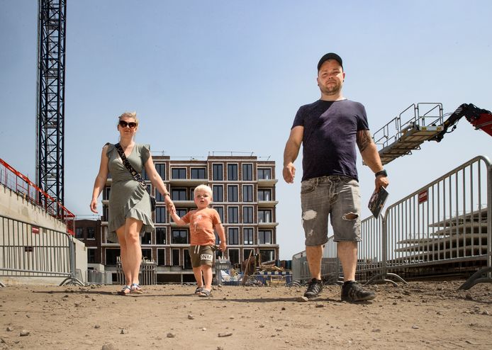 Tijdens de Dag van de Bouw konden belangstellenden een kijkje nemen op de Oranjekade in Helmond. Hier worden 265 appartementen gerealiseerd.