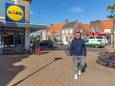 Illustratie van de huidige ligging van de Lidl en Spar aan de Markt in Sint-Maartensdijk, foto uit 2022. De gemeente Tholen wil meewerken aan verplaatsing en uitbreiding van de Lidl om de supermarkt binnen Sint-Maartensdijk te houden.