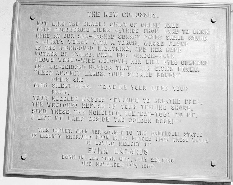 Het gedicht van Emma Lazarus, dat gegraveerd is op het Vrijheidsbeeld in New York. Beeld AP