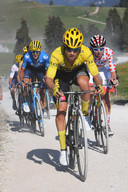 Primoz Roglic in het geel in de Tour van 2020.