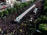 Luchtbeelden tonen tienduizenden mensen bij processie Raisi