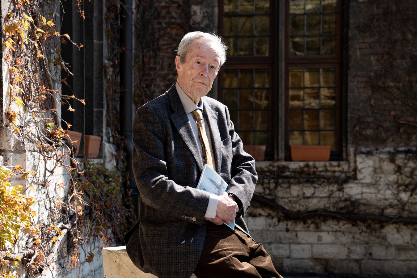 Oud-rector en professoren van UAntwerpen schrijven boek over kunst op ...