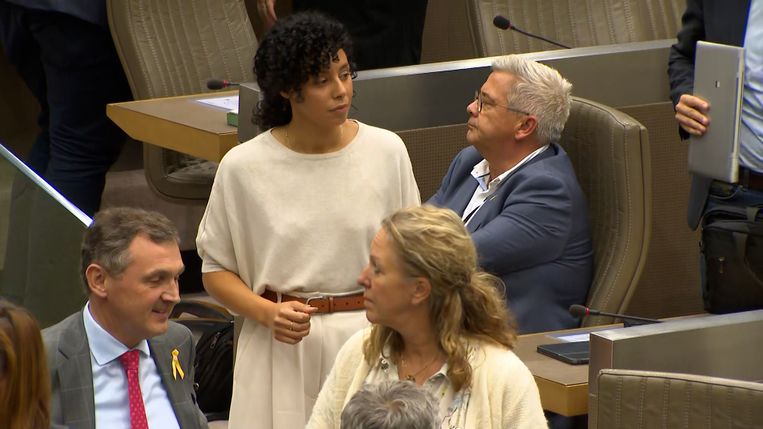 Sihame El Kaouakibi in het Vlaams Parlement. Beeld VTM nieuws