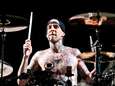Travis Barker stapt 13 jaar na ongeluk weer in vliegtuig