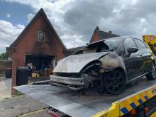 Auto brandt volledig uit in Hardenberg: politie gaat uit van opzet