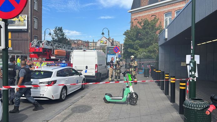 Metrostel aan Pannenhuis geëvacueerd na rookontwikkeling