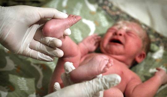 Fors meer baby’s over­lijden in slaap, experts waarschuwen voor ‘gevaarlijke adviezen’