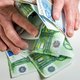 Waarom zwart geld zo ingeburgerd is in ons land. En hoeveel belastingen loopt vadertje staat mis?
