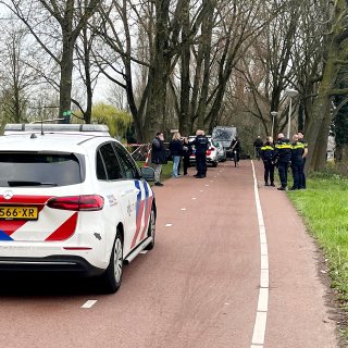 Stabbing on Buiksloterweg: two injured and three arrests