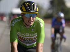 Olav Kooij uit Ronde van Duitsland na val in proloog, Caleb Ewan wint eerste etappe in lijn