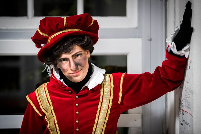 Sinterklaas wordt dit jaar bij de landelijke intocht vergezeld door alleen maar roetveegpieten. Dat meldt de NTR, die verantwoordelijk is voor de tv-registratie.