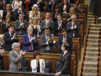 Spaanse regering valt, emotionele premier Rajoy neemt afscheid: "Bedankt, Spanjaarden, en veel geluk"