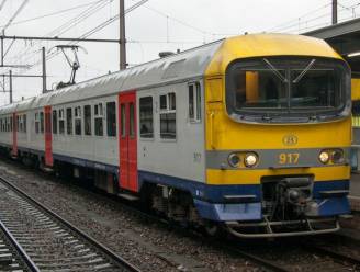 Asbest ontdekt in twee treinen