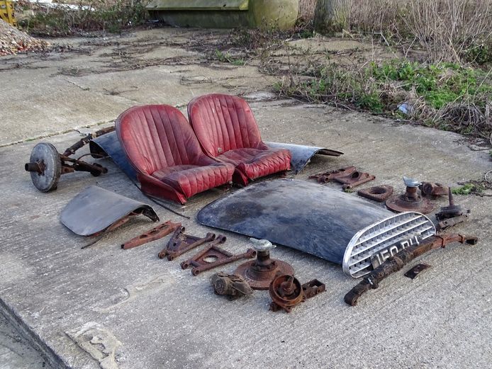 Dit hoopje onderdelen, plus nog een motor en een aantal interieurdelen, bracht bijna 250.000 euro op tijdens een veiling.