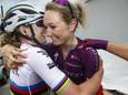 Amy Pieters met Anna van der Breggen.