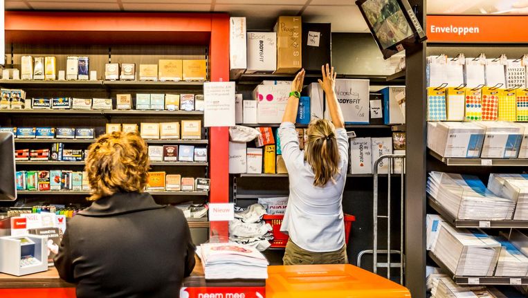 vasteland Landelijk trui Postservice in winkel bedreigd: 'Dit is echt een strop' | Het Parool
