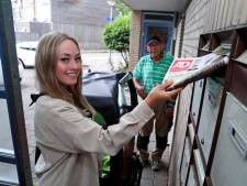 Verslaggever Danique helpt krantenbezorger Rolf (70): ‘Om 02.00 uur staat de koffie al klaar’