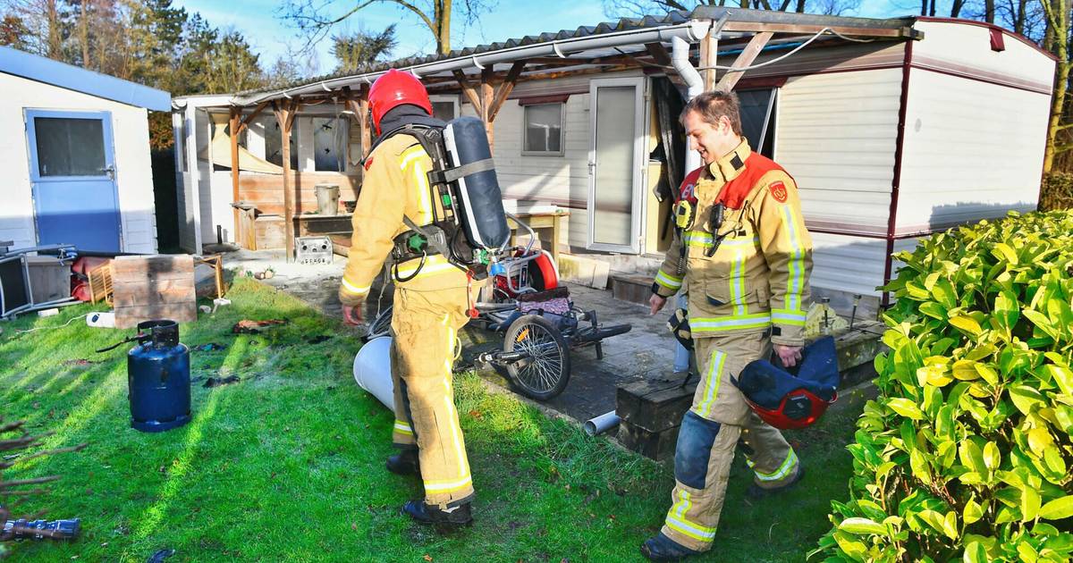 Gasfles vliegt in brand op camping in Riethoven, vrouw raakt gewond