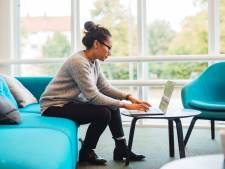 Werkblessures voorkomen? Zo zit je ergonomisch verantwoord achter de laptop