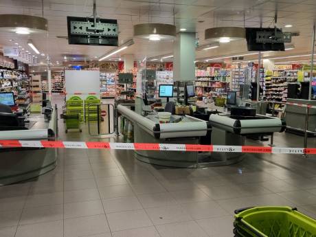 Met theedoek gemaskerde overvaller wenst caissière nog prettige avond: politie pakt man (22) uit Hasselt op