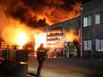Gigantische brand bouwmarkt Baarn, vuur is inmiddels onder controle