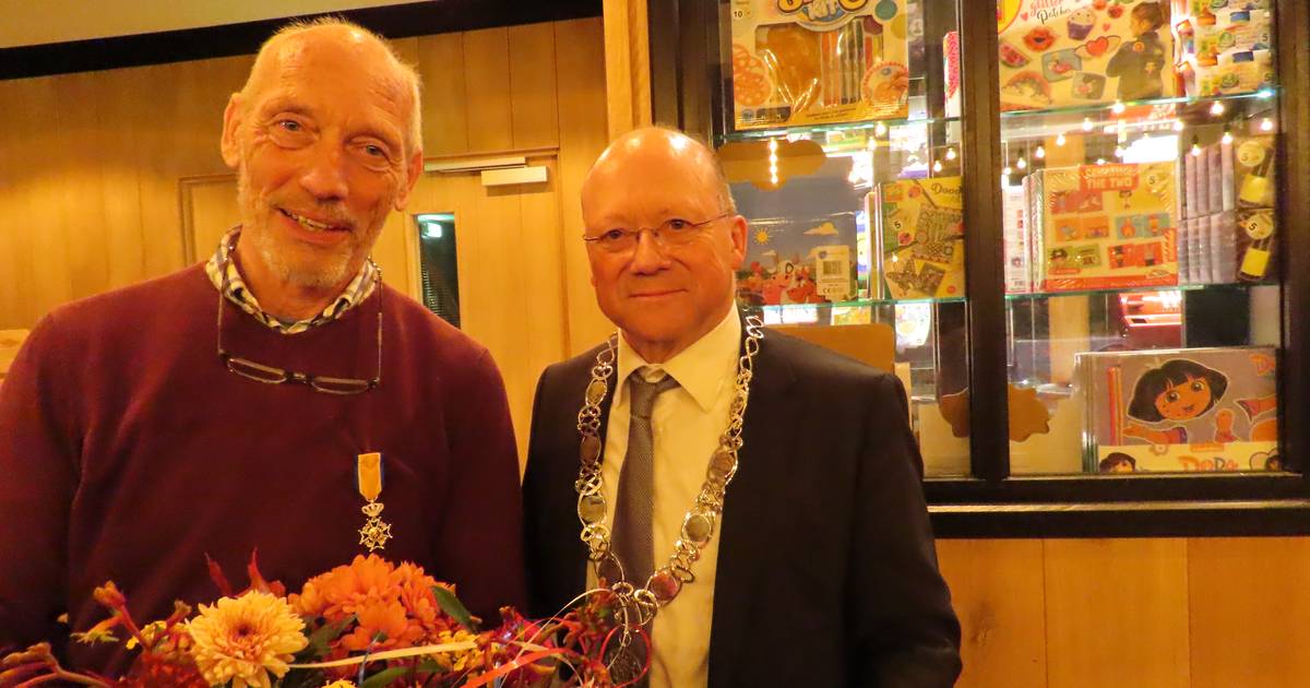 Koninklijke onderscheiding voor Ron (69) tijdens viering 40-jarig ...