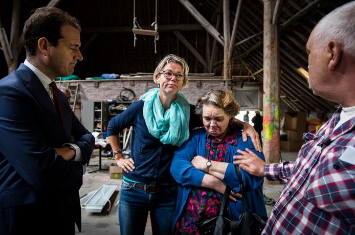 Annemarie Heite (tweede van links), hier met toenmalig minister Asscher van Groningen.