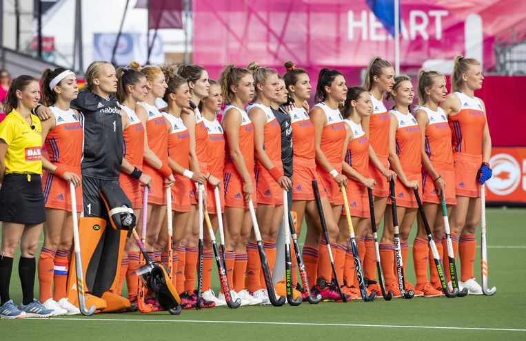 De Nederlandse hockeysters voorafgaand aan de wedstrijd tegen Spanje, tijdens het EK. Beeld ANP