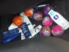 Na diefstal in speelgoedwinkel doet dief plasje tegen pand; wijkagent op Urk grijpt hem in de kraag