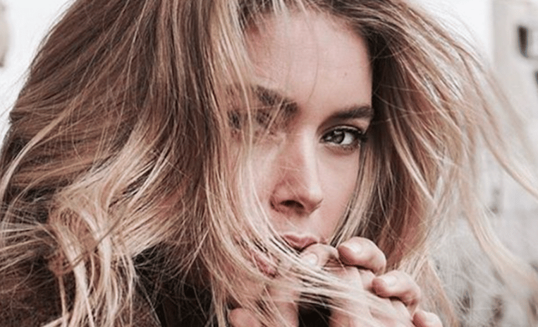 Dít is waarom Doutzen Kroes een héél uitdagende foto deelt op social media