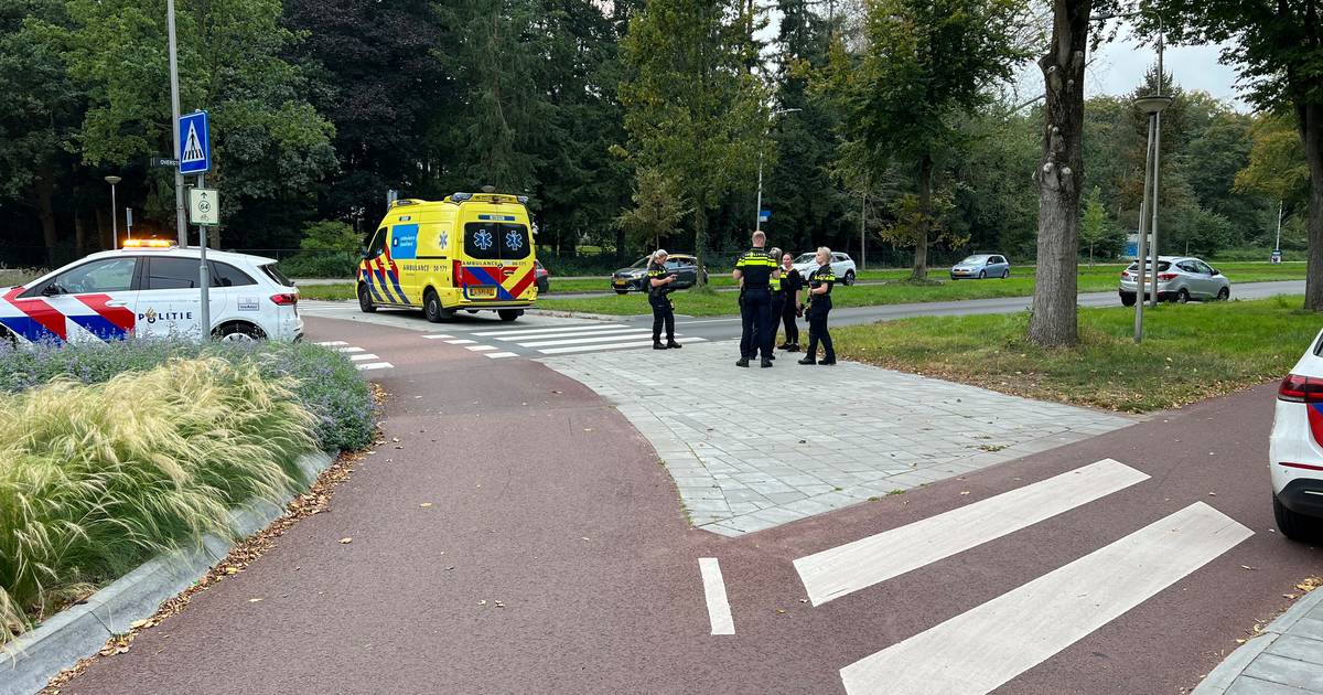 Flinke verkeershinder in Deventer na botsing tussen auto en fietser op de N337.