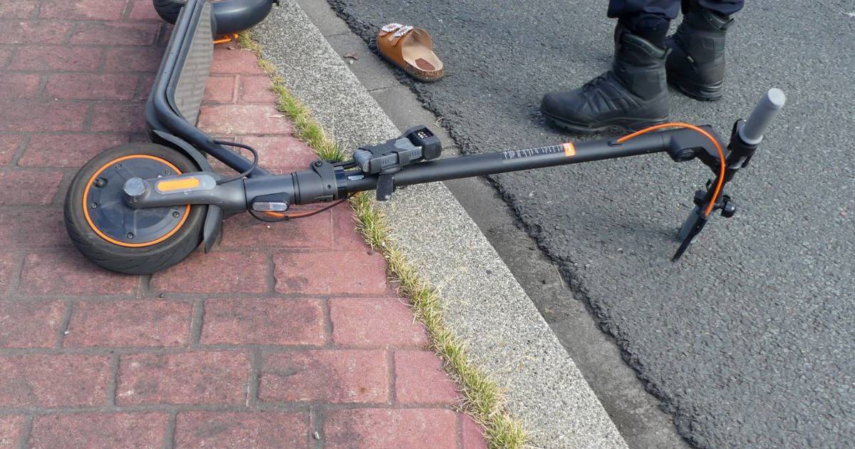 Meisje met elektrische step gewond bij aanrijding in Enschede.