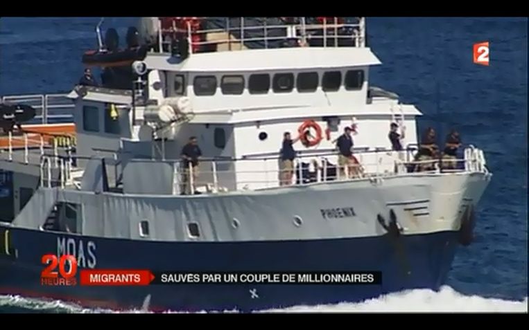 Het schip is uitgerust met twee legerdrones die voorzien zijn van infraroodcamera's om de bootjes met vluchtelingen op te sporen. Kostprijs van de operatie: 8 miljoen euro. Beeld France 2