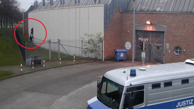 Gevangenen weten te ontsnappen uit gevangenis Berlijn door gat in de muur