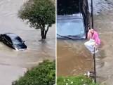 Vrouw ontsnapt uit auto nadat ze door overstroomde rivier reed