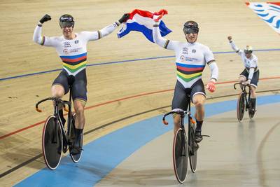 Teamsprinters prolongeren overtuigend Europese titel