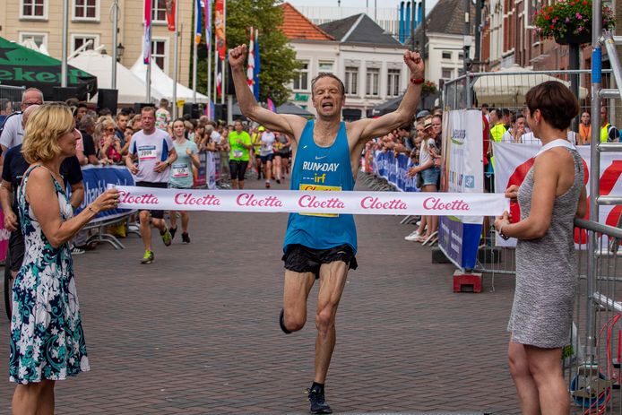 In 2019 finishte de Halve Marathon van Roosendaal nog op de Markt. Eind deze maand op de Nieuwe Markt. De winnaar in 2019 was Patrick Kwist uit Rotterdam.