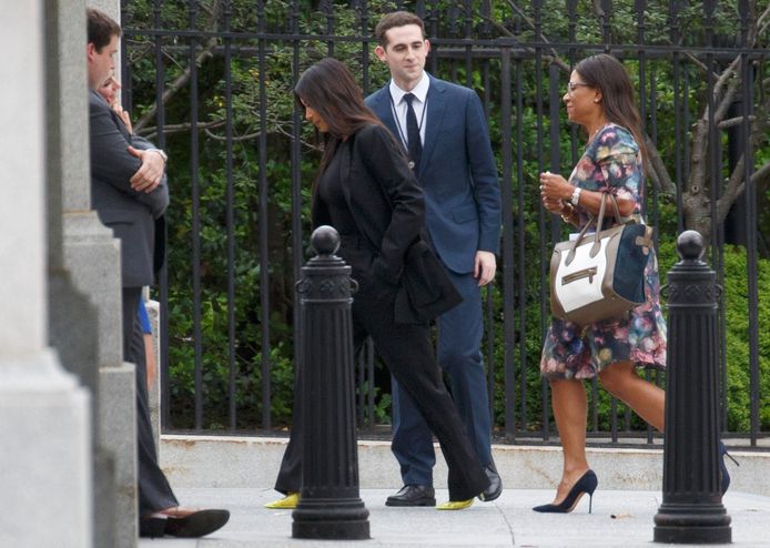 Kim Kardashian komt aan bij Het Witte Huis.