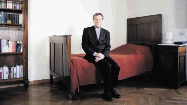 Antoine Bodar in zijn studeer- en slaapkamer in het priestercollege naast de Santa Maria dell' Anima. (WIM VAN DE HULST) Beeld 