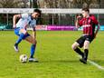 Ismail Khalak (l) in actie tegen VVIJ, afgelopen zaterdag.