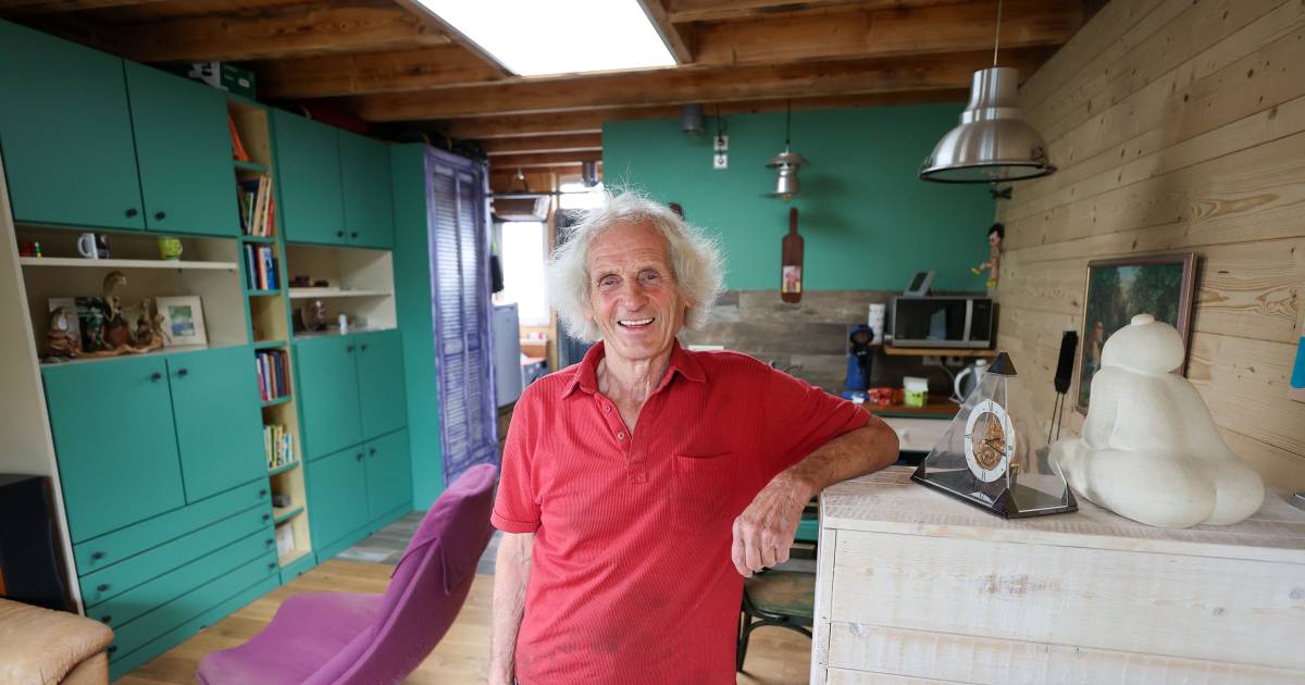 Frans (77) bouwt mantelzorghut in tuin van zoon: 'Over elk schroefje in dit huis is nagedacht’