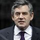 Gordon Brown blijft aan en herschikt regering