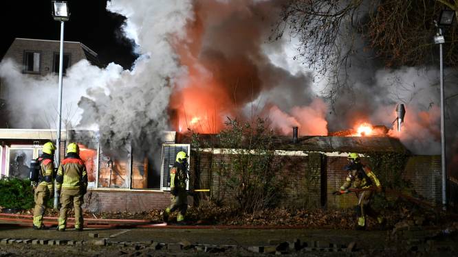 Uitslaande brand bij leegstaande cafetaria in Breda, pand gaat verloren
