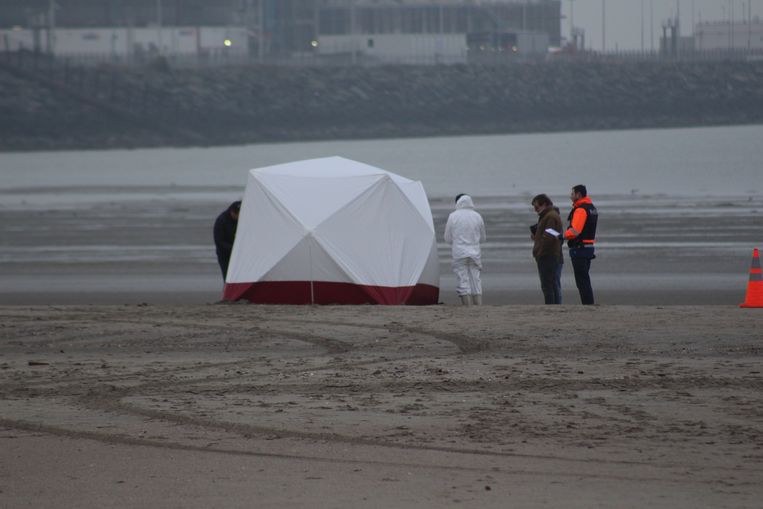 Lichaam aangetroffen op strand Knokke-Heist Beeld Mathias Mariën