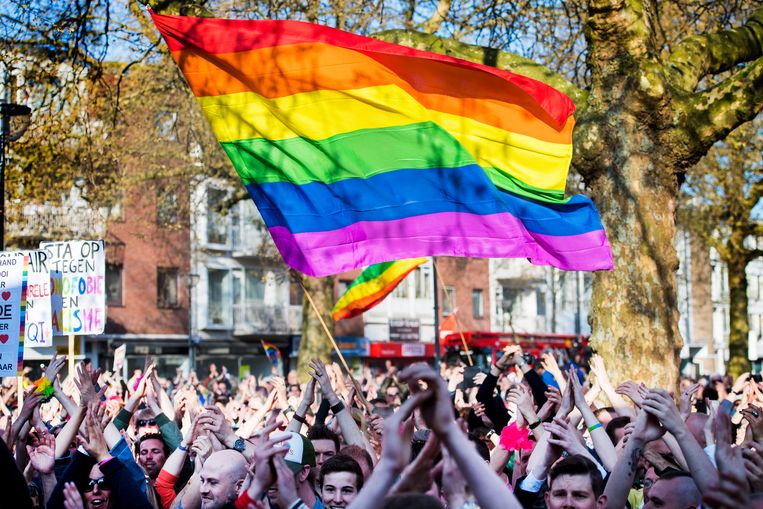 UEFA verbiedt regenboogvlaggen in fanzone en stadion in ...