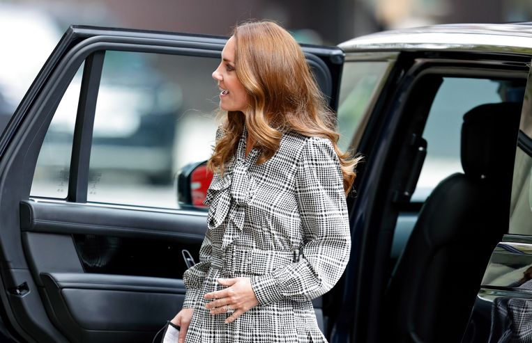 Steel de look voor een prikkie: de pied-de-poule jurk van hertogin Kate Beeld Getty Images